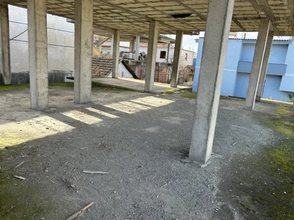 Durres, shitet Vile 2 Katshe , 73.000 € (Rruga Gregori i Durresit)