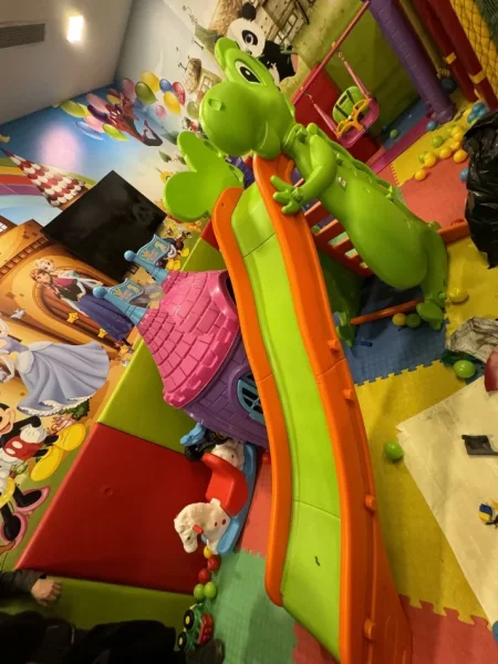 Tirane, shes Kend lojerash 1.000 €