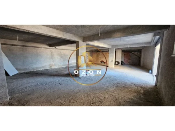 Ambient Biznesi për Shitje ose Qira tek Kopshti Botanik pranë Xhamisë