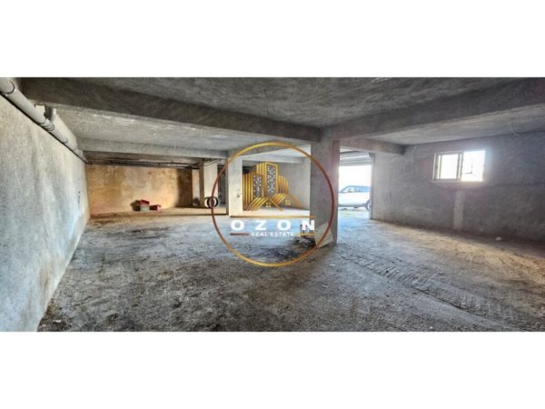 Ambient Biznesi për Shitje ose Qira tek Kopshti Botanik pranë Xhamisë