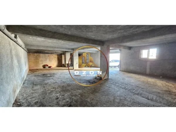 Ambient Biznesi për Shitje ose Qira tek Kopshti Botanik pranë Xhamisë