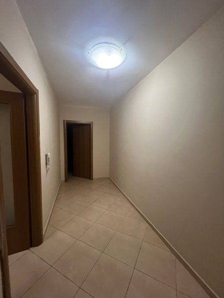 Tirane, jepet me qera apartament 3+1+Ballkon Kati 4, 147 m² 500 € (Jordan Misja)