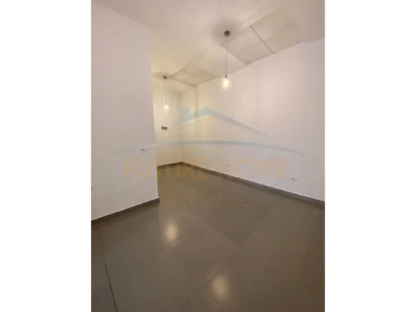 Tirane, jepet me qera apartament 1+1 Kati 0, 37 m² 400 € (Selvia)
