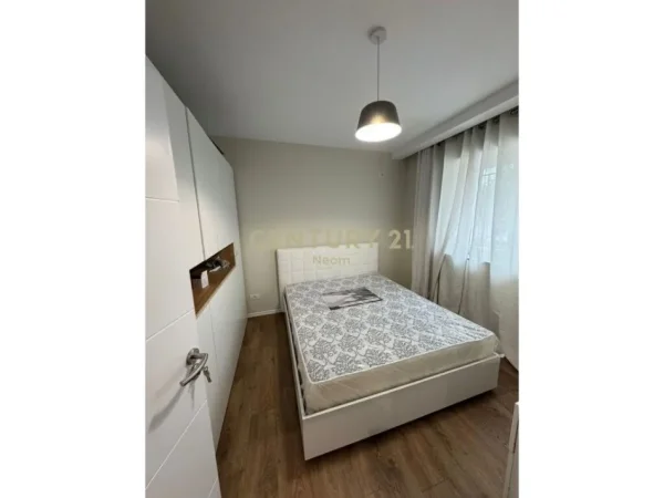 Tirane, jepet me qera apartament 2+1 Kati 1, 53 m² 450 € (Brryl)