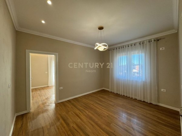 Tirane, shitet apartament 1+1 Kati 4, 48 m² 125.000 € (Rruga e Durresit)