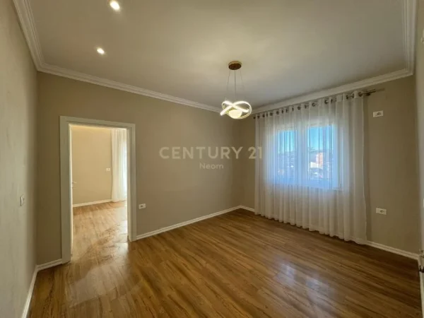 Tirane, shitet apartament 1+1 Kati 4, 48 m² 125.000 € (Rruga e Durresit)