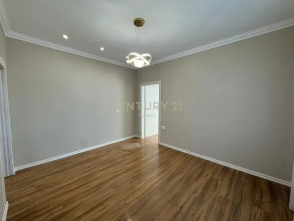 Tirane, shitet apartament 1+1 Kati 4, 48 m² 125.000 € (Rruga e Durresit)