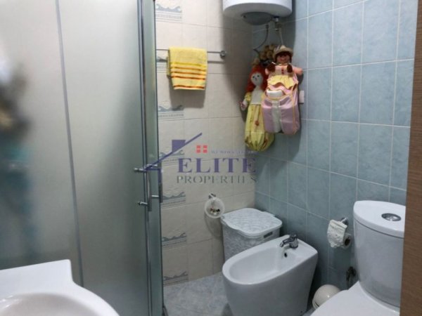 Tirane, jepet me qera apartament 1+1+Ballkon Kati 2, 75 m² 600 € (Kodra e Diellit)