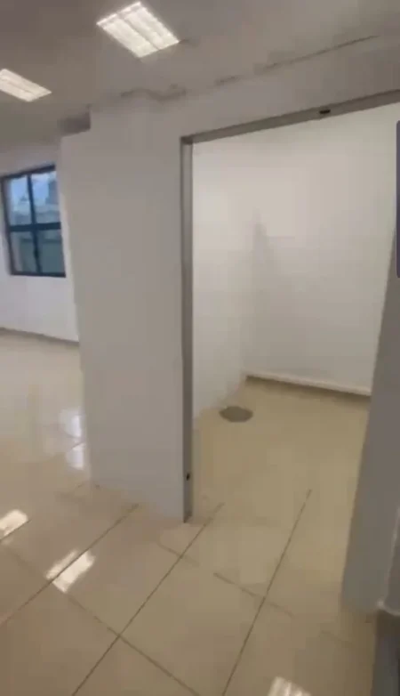 Tirane, jepet me qera ambjent biznesi Kati 1, 60 m² 550 € (Sheshi Wilson)