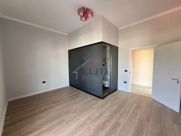 Tirane, shitet apartament 2+1+Ballkon Kati 7, 120 m² 125.000 € (Fresk)