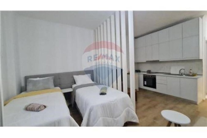 Tirane, jepet me qera garsonier , 450 € (Oxhaku)