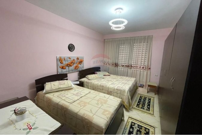 Tirane, jepet me qera apartament 1+1 , 450 € (Astir)