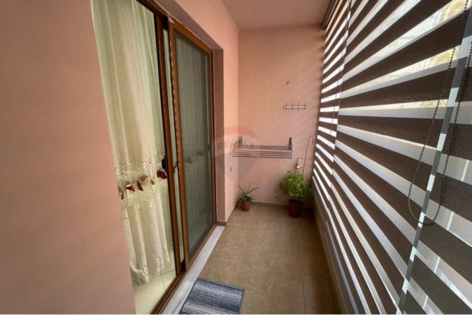 Tirane, jepet me qera apartament 1+1 , 450 € (Astir)