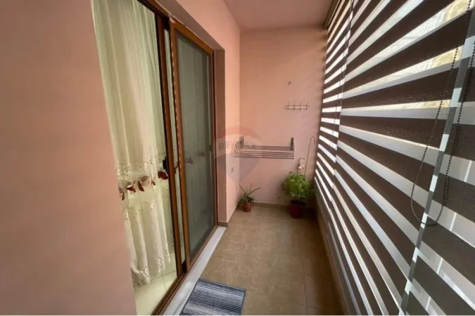 Tirane, jepet me qera apartament 1+1 , 450 € (Astir)