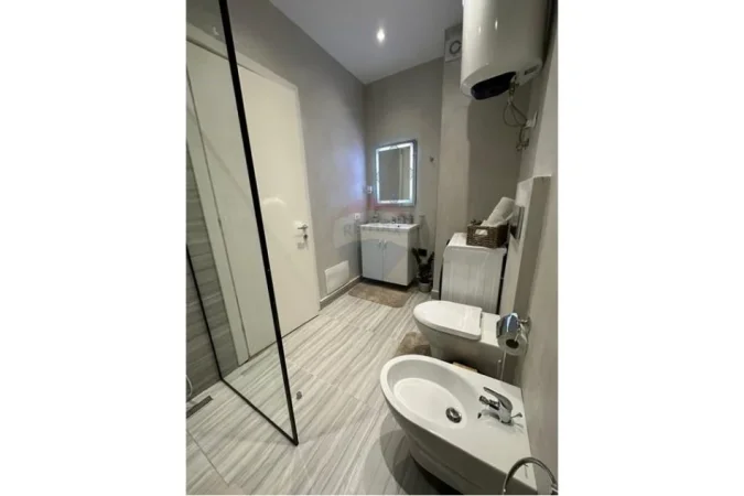 Tirane, shitet apartament 1+1 Kati 1, 70 m² 177.000 € (Rruga e Dibrës - Shkolla e Kuqe)