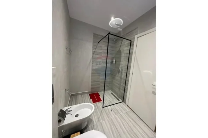 Tirane, shitet apartament 1+1 Kati 1, 70 m² 177.000 € (Rruga e Dibrës - Shkolla e Kuqe)