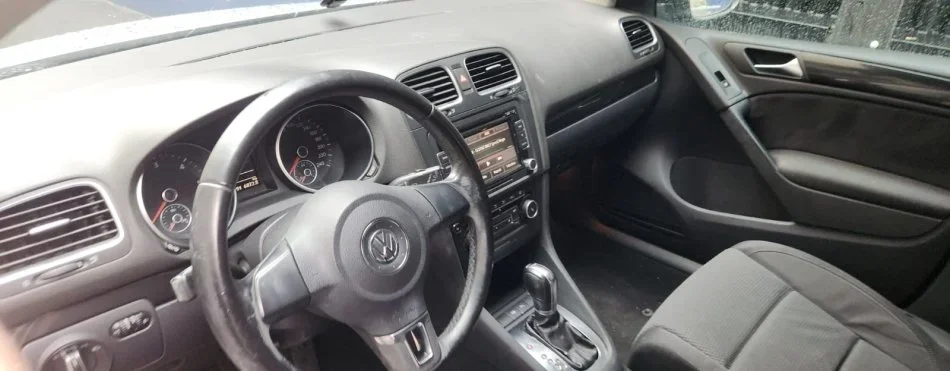Tirane, shitet makine VW Nafte, gri metalizato automatik Klima