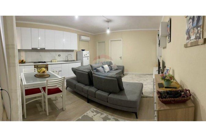 Tirane, jepet me qera apartament 1+1 , 400 € (Jordan Misja)