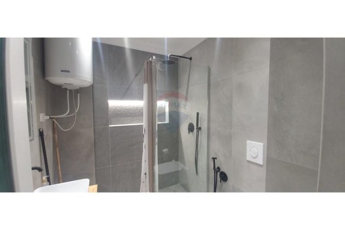 Tirane, jepet me qera apartament 2+1 , 650 € (Komuna e Parisit)