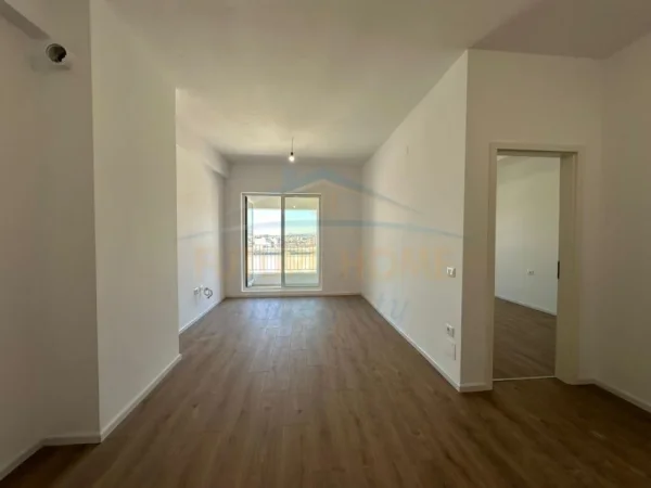 Tirane, shitet apartament 1+1+Ballkon Kati 7, 61 m² 83.000 € (Ali demi)