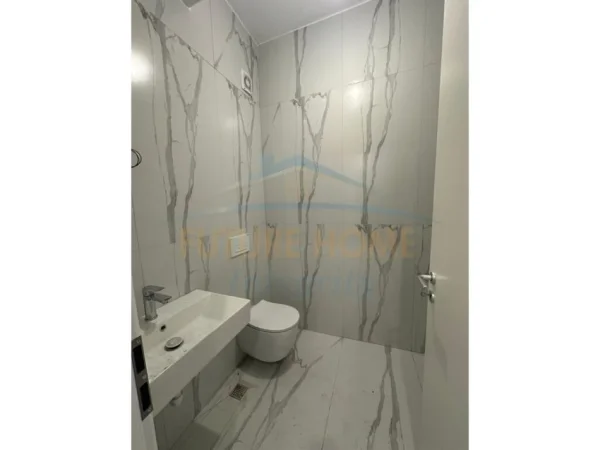Tirane, shitet apartament 1+1+Ballkon Kati 7, 61 m² 83.000 € (Ali demi)