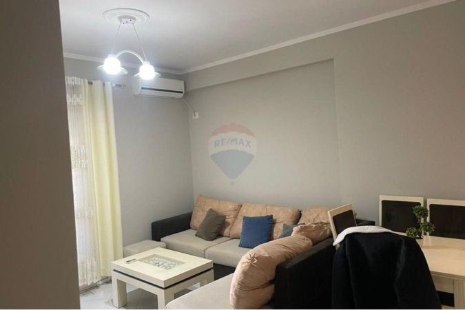 Tirane, jepet me qera apartament 1+1 , 400 € (Astir)