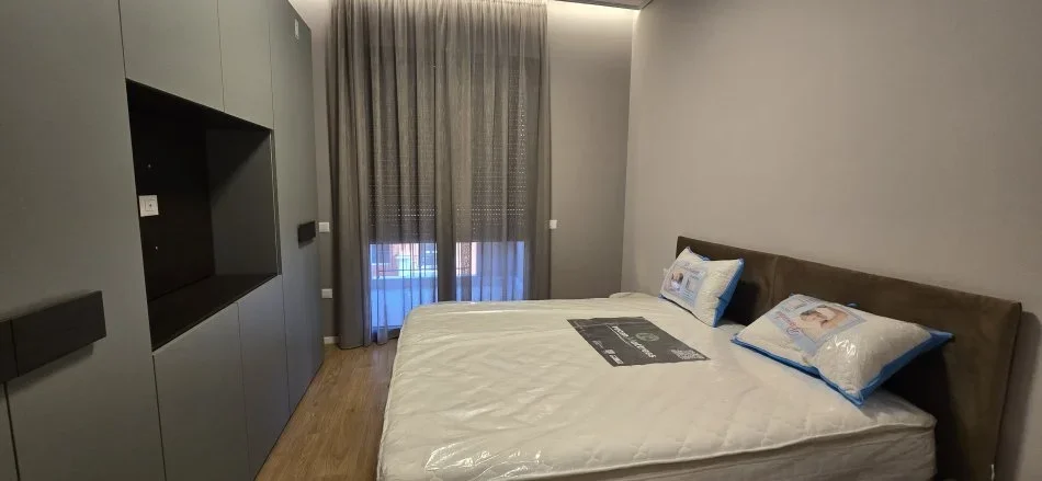 Tirane, jepet me qera apartament 2+1+Ballkon Kati 5, 125 m² 1.200 € (Kompleksi Delijorgji , 21 Dhjetori)
