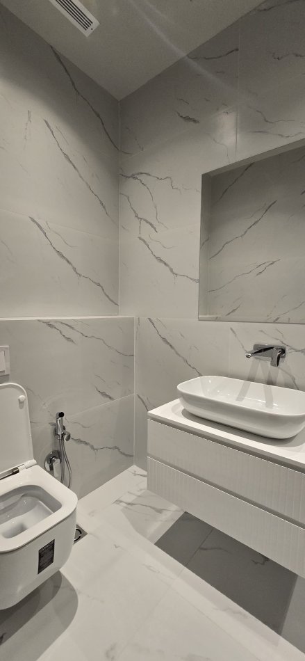 Tirane, jepet me qera apartament 2+1+Ballkon Kati 5, 125 m² 1.200 € (Kompleksi Delijorgji , 21 Dhjetori)