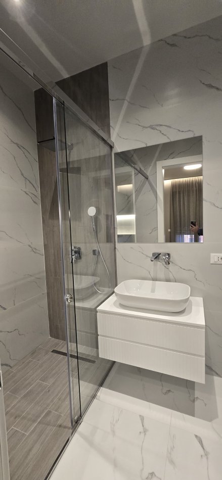 Tirane, jepet me qera apartament 2+1+Ballkon Kati 5, 125 m² 1.200 € (Kompleksi Delijorgji , 21 Dhjetori)