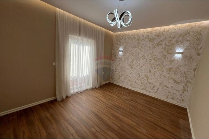Tirane, shitet apartament 1+1 , 125.000 € (Rruga e Durresit)