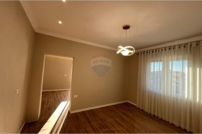 Tirane, shitet apartament 1+1 , 125.000 € (Rruga e Durresit)