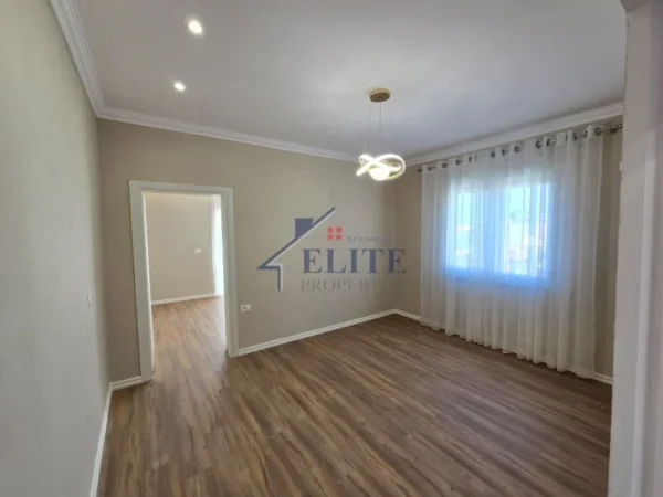Tirane, shitet apartament 1+1+Ballkon Kati 4, 49 m² 125.000 € (Rruga e Durresit)