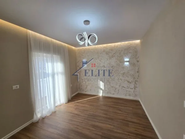 Tirane, shitet apartament 1+1+Ballkon Kati 4, 49 m² 125.000 € (Rruga e Durresit)