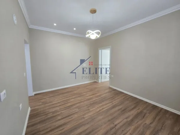 Tirane, shitet apartament 1+1+Ballkon Kati 4, 49 m² 125.000 € (Rruga e Durresit)