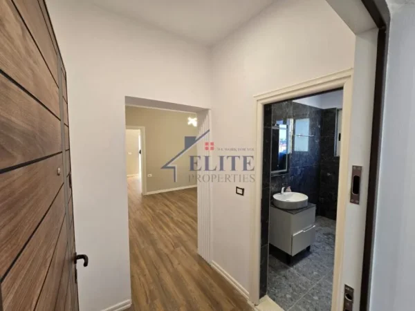 Tirane, shitet apartament 1+1+Ballkon Kati 4, 49 m² 125.000 € (Rruga e Durresit)