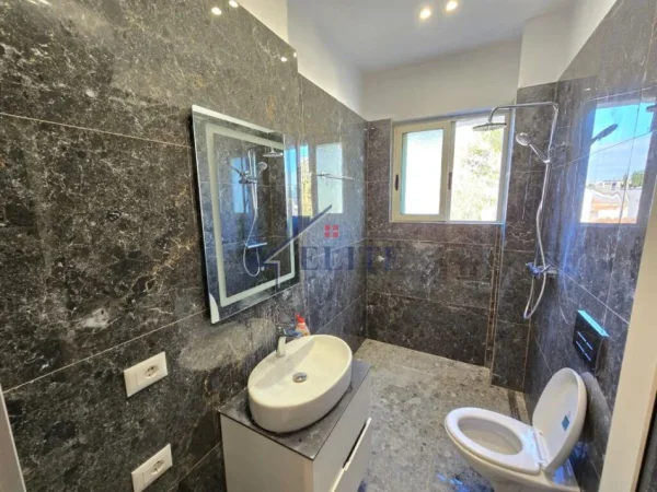 Tirane, shitet apartament 1+1+Ballkon Kati 4, 49 m² 125.000 € (Rruga e Durresit)