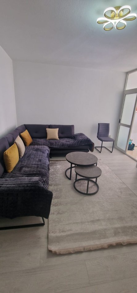 Tirane, jepet me qera apartament 1+1+Ballkon Kati 3, 63 m² 650 € (Komuna e parisit)