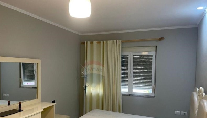 jepet me qera 2+1 , 70 m² 400 €