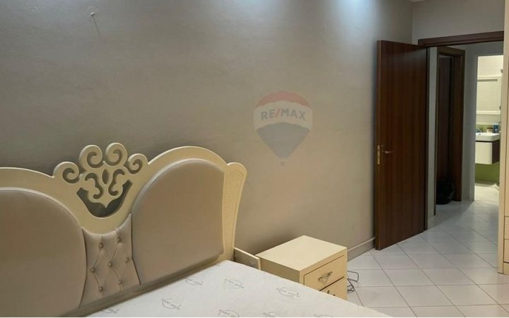 jepet me qera 2+1 , 70 m² 400 €