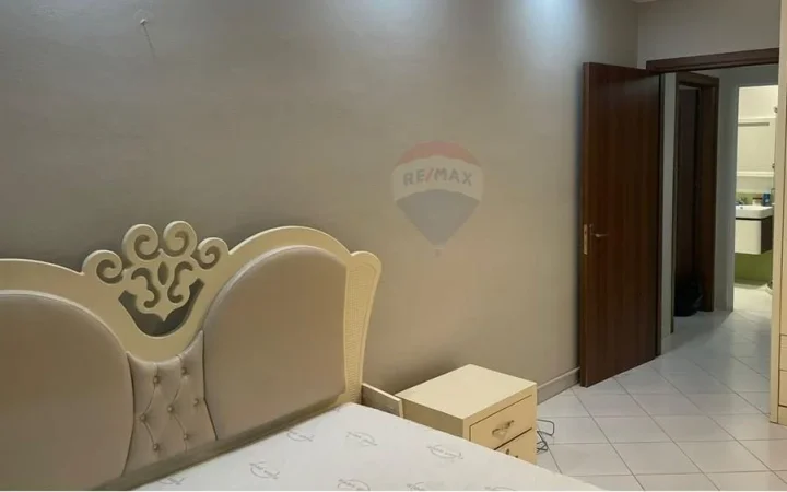 jepet me qera 2+1 , 70 m² 400 €