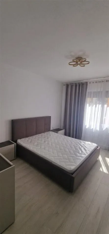 Tirane, jepet me qera apartament 1+1 Kati 3, 63 m² 680 € (komuna parisit)