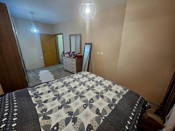 Tirane, jepet me qera apartament 1+1+Ballkon Kati 8, 65 m² 600 € (kompleksi kontakt)
