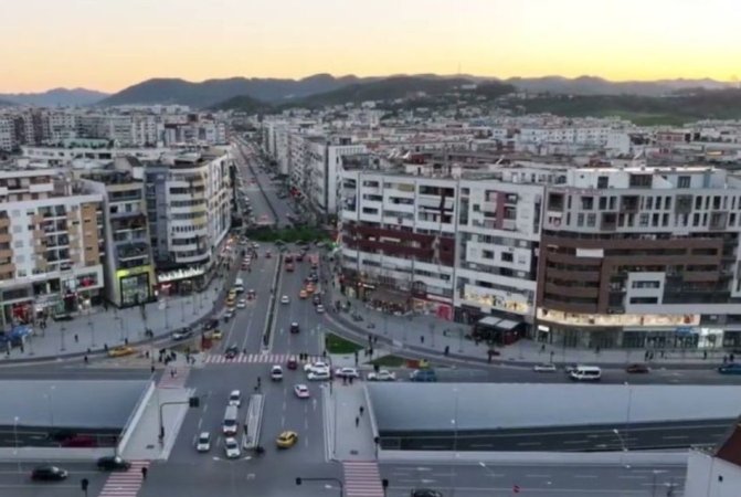 Tirane, jepet me qera apartament 2+1+Aneks+Ballkon Kati 6, 108 m² 450 € (Bulevardi Migjeni)
