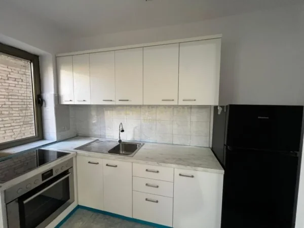 Tirane, jepet me qera apartament 3+1+Aneks Kati 2, 80 m² 600 € 