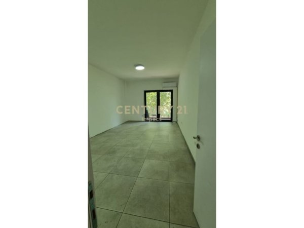 Tirane, shes apartament 2+1+VERAND(50M2) , 94 m² 190.800 € (Kompleksi Arlis, Farmacia 10, Rruga e Dibrës)
