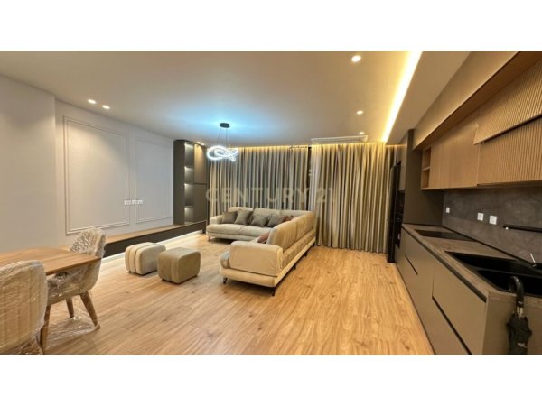 Tirane, jap me qera apartament 2+1+2+POST PARKIMI , 126 m² 2.000 € (Liqeni i Tiranës)