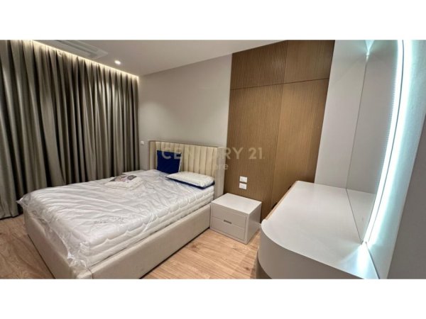 Tirane, jap me qera apartament 2+1+2+POST PARKIMI , 126 m² 2.000 € (Liqeni i Tiranës)