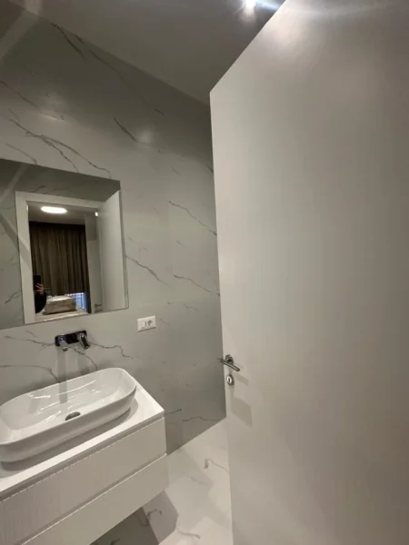 Tirane, jepet me qera apartament 2+1+Aneks+Ballkon Kati 4, 125 m² 1.200 € (Kompleksi Delijorgji)