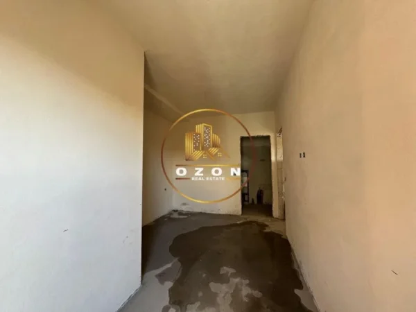 Apartament 2+1+2+ Parking për shitje tek Shkolla e Kuqe!