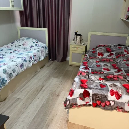 Tirane, jepet me qera apartament 2+1+Ballkon Kati 3, 103 m² 10.000 € (kopshti zoologjik)